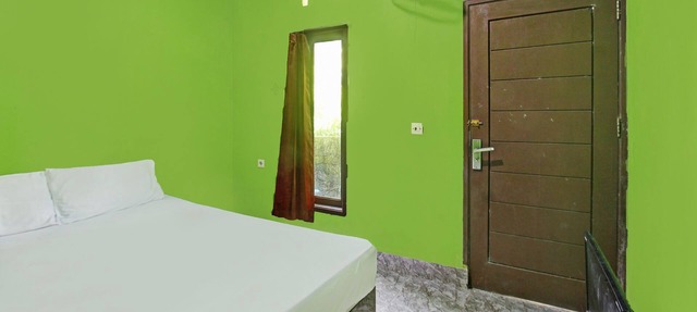 Hotel O Ashooy HomestayNearWisata Desa sedau in Narmada