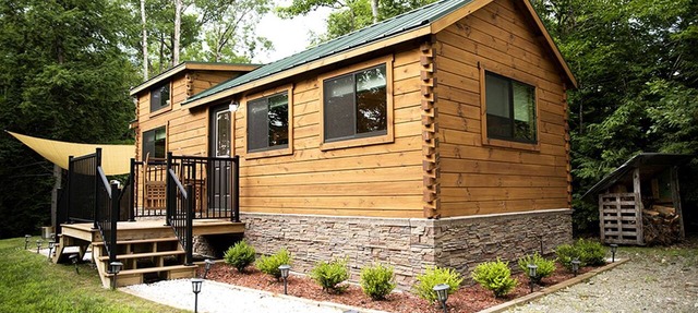 Incredible Modern Tiny Log Cabin near the Ammonoosuc River for a Romantic Getaway in New Hampshire in Bath