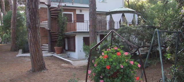 Bougainvillea 3+2 - One Bedroom Apartment, Sleeps 5 in Marina di Castagneto Carducci