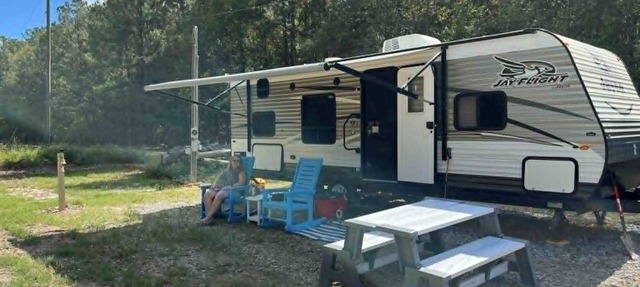 Jayco RV on Half Acre next to PeeDee River! in Gresham
