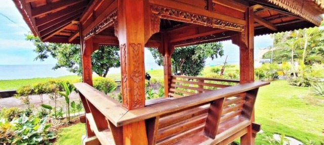 JOGLO HOUSE. An Open-Air Living. 2BR Apartment with Balcony, Views & Pool Table in Tegallengah