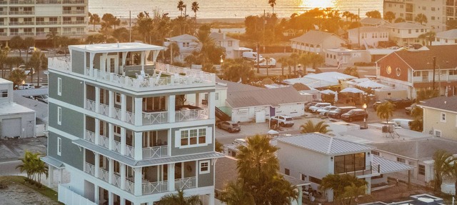 John’s Pass|Heated Pool+Hot Tub|360° Water Views|Across Beach|5 Floors|Elevator in Madeira Beach