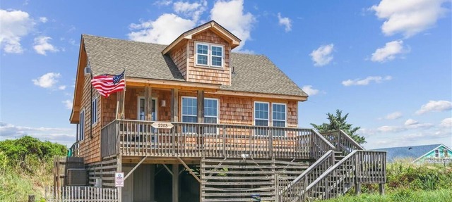 KD2203- Oceanfront-4 Bedrooms, 2 Baths, Saturday Check-in, Hot Tub in KILL DEVIL HILLS