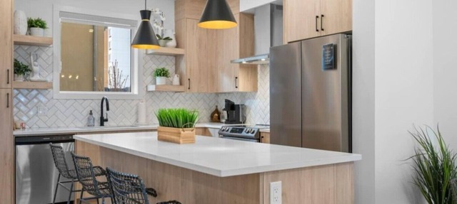 King Bed |Min to DT |3BR |Garage| Chef's Kitchen in Calgary