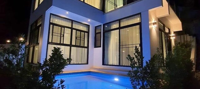 King Size Sea View Villa + Pool + Rooftop Skydeck in Kathu