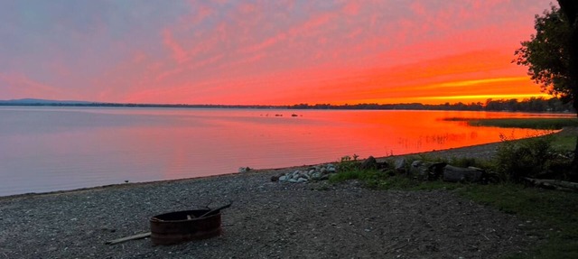 Lake Champlain 2-bedroom cottage with kayaks and bikes in beautiful Alburgh. in Alburgh