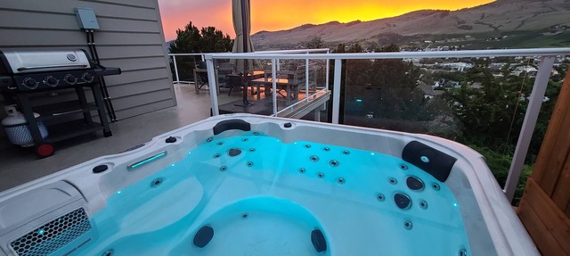 Lake views beautiful 5 bedroom , 2 living rooms home with hot tub. in Vernon