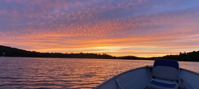 Lakeside cottage in the Upper Laurentians in Chute-Saint-Philippe