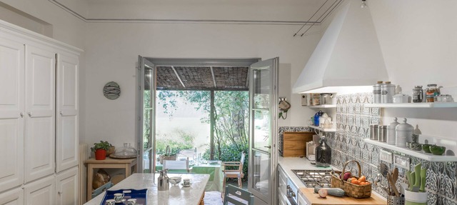 Large house 300 meters walk from the beach, in a compound of only six villas in castagneto carducci