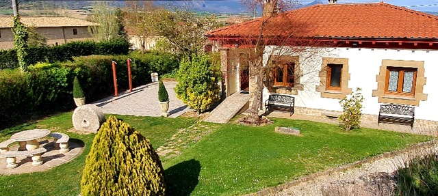 Legado de Zabala, unique & exclusive rural house. With views, garden & solarium! in Laguardia