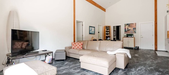 Light & Bright 2BR - 2Baths, Patio, Fenced Garden, Pet friendly, 30 days+ ok in Clyde Hill
