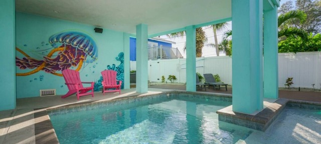 Location! Rooftop! Walk to Restaurants + Bars! in Bradenton Beach