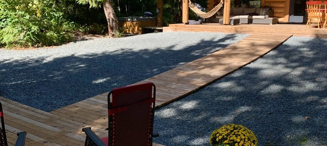 Log house , teepee, 4 holiday trailers, room for 16+ guests(14 beds) in Qualicum Beach