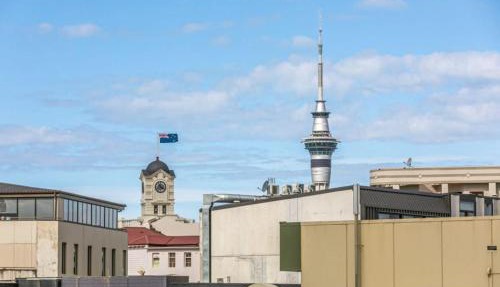 Lovely apartment with skytower views and car park in Auckland
