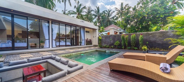 Lovina stylish 2BR pool villa with free breakfast! in Kecamatan Banjar