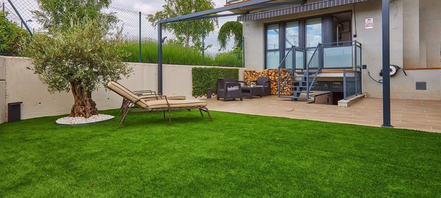 Luxurious apartment with garden and garage in cirueña