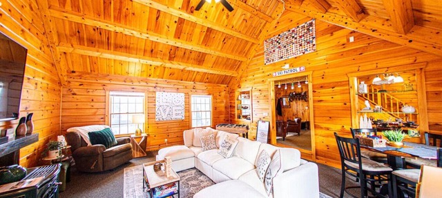 Luxurious Mt Retreat Sauna Hot Tub Fire Pit & Park in Windham