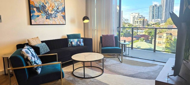 Luxury 2BD Apt | Rooftop Pool & Spa | Southport in Southport