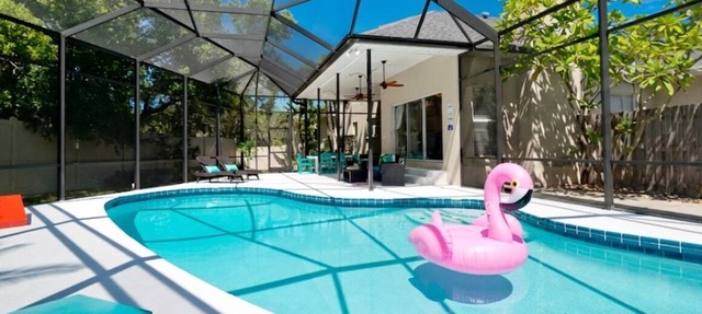 Luxury 4BR, Private Screened Pool, Near AMI in Bradenton