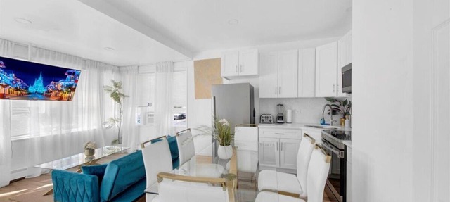 Luxury 5 BR Home Free Parking in Yonkers