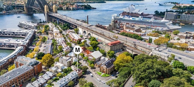 Luxury Colonial Terrace House in the Rocks in Millers Point