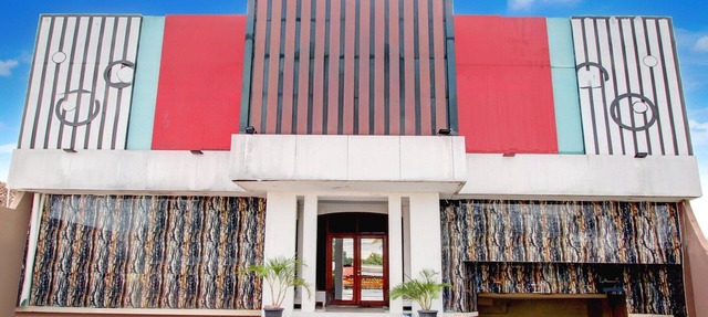 Luxury Deluxe DBL Retreat W/Free WiFi and Parking in Yogyakarta
