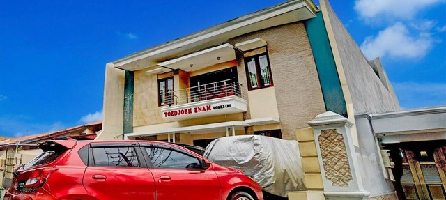 Luxury Deluxe DBL Retreat W/Free WiFi and Parking in Surabaya