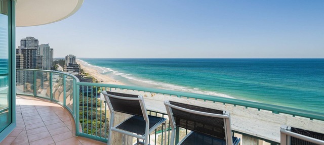 Luxury Oceanfront 3 Bedroom Platinum Sub-Penthouse in Main Beach