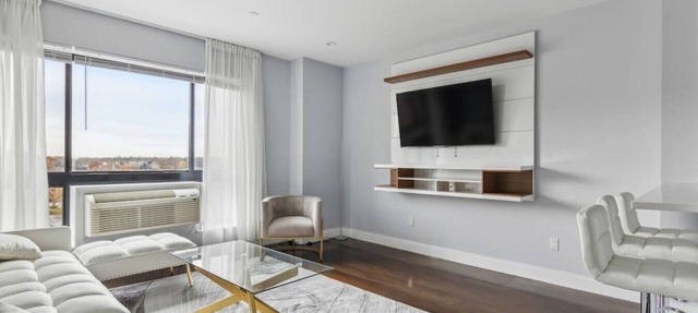Luxury Penthouse Suite NYC! Parking+Gym+GameRoom! in Yonkers