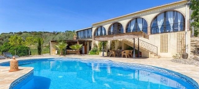 Luxury, Private, Mountain views, solar heated private Pool, BBQ, near Lakes.... in Malaga