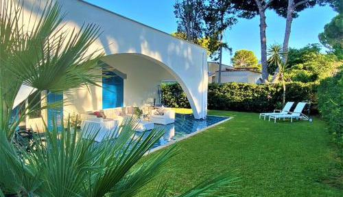 Luxury Villa just 50 mt from the beach, 10 minutes from the airport in Carini