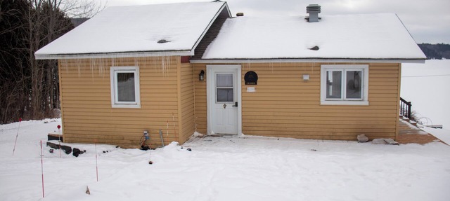 Maple 3Br Lakefront Cottage | Gracefield in Gracefield