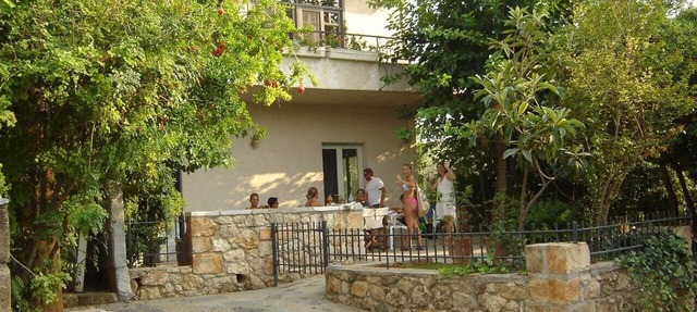 Minas Villa, 5 ensuite bedrooms, 1min walk from Stoupa beach, renovated 2020 in Lefktro