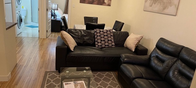 Modern 2 BD RM Vacation Home Near West Edmonton Mall & Transit Center/LRT in Edmonton