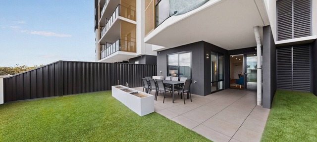Modern 2-Bed Apartment with Private Balcony in Cannington
