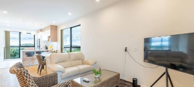Modern 3-Bedroom Townhouse in Belmont in Belmont