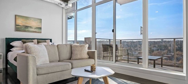 Modern Beltline Studio Balcony Views – Near 17th in Calgary