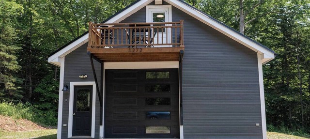 Modern Coastal Loft | Balcony, BBQ & Ocean Nearby in Troy