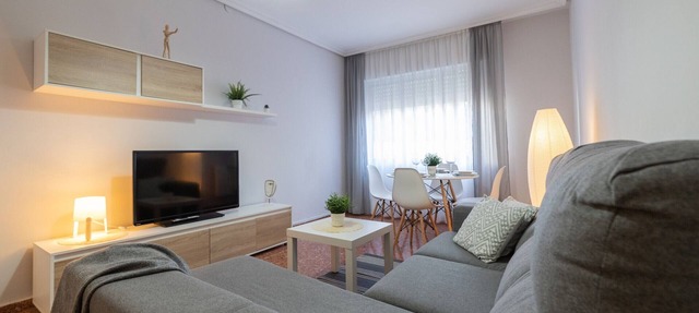 Modern Comfort: 4 people in Albelda in Albelda de Iregua