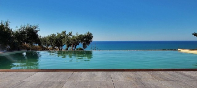 Modern property with Private Golf Practice, Private Pool, Garden, WiFi, Sea VIew in Campofelice di Roccella
