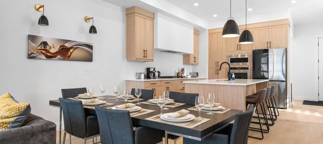Modern Luxury Home | 3 Min to University, Stadium & Major Hospitals in Calgary