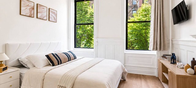 Modern NYC Studio Near Transit, AC, WiFi & Full Kitchen in New York