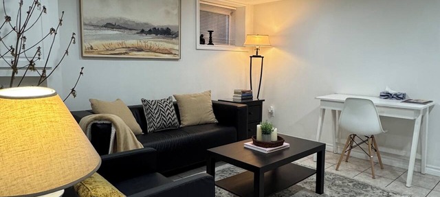 Modern Private 2-BR Guest Suite l Free Parking I Self Check in! in Guelph