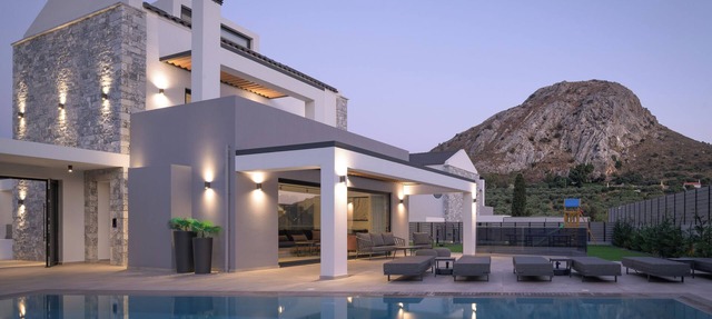 Monti Luxury Villa, with Heated Pool & Hot Tub in Rethymno