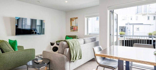 Morningside Modern 3BR Home with Double Parking in Auckland Central