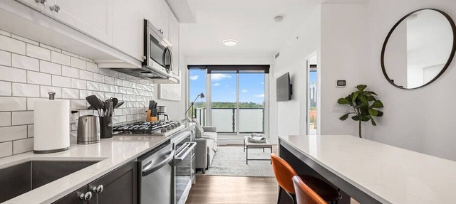 NEW | 2 Bed | Pull out Sofa | UG Parking | AC in Calgary