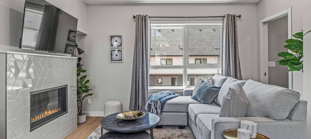 New 3BR w/Mountain Views Near DT/Hot Tub & Pool in Canmore