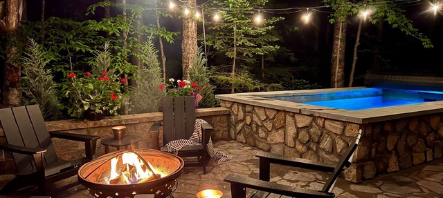 NEW ADIRONDACK LUXURY CABIN WITH YEAR-ROUND HEATED PLUNGE POOL in Old Forge