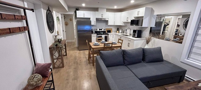New, Spacious 2 Bedrooms Suite in Downtown Maple Ridge with free parking ! in Maple Ridge