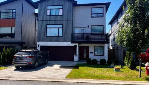 New, Spacious 2 Bedrooms in Downtown With Free Parking! in Maple Ridge